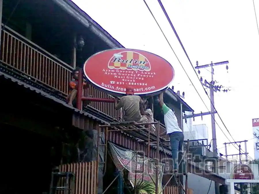 Jasa-Pembuatan-Neon-Box-1-sisi-Restoran-Toko-Frozen