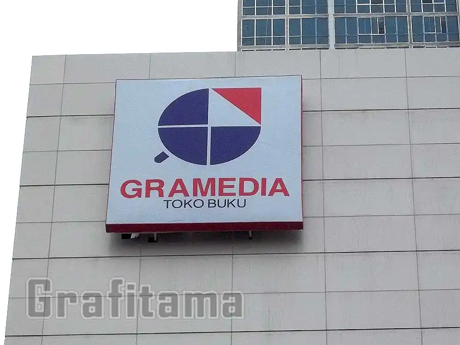 Jasa-Pembuatan-Neon-Box-Mall-ukuran-persegi-2-meter