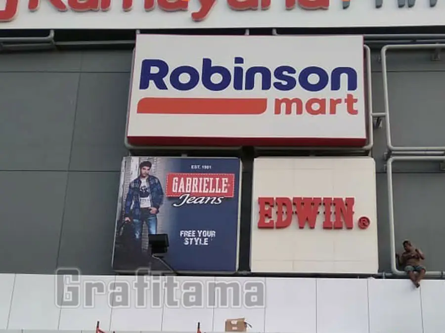 huruf-timbul-akrilik-dan-neon-box-mall-sekaligus-pemasangan-sidoarjo