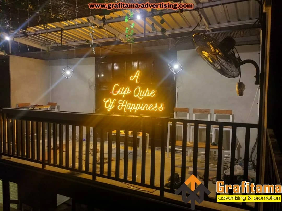 jasa pembuatan neon flex cafe qube - surabaya