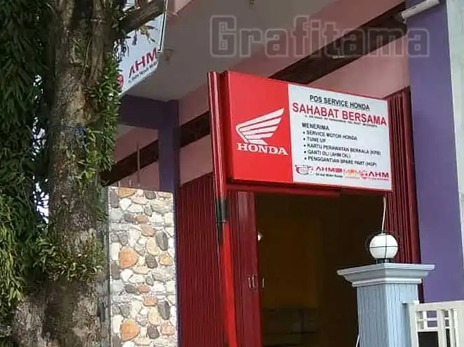 jasa-pembuatan-papan-nama-bengkel-kendaraan-honda-dengan-tiang-sampai-pasang